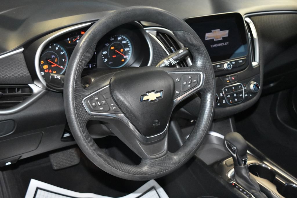 2023 Chevrolet Malibu 1LT photo 2