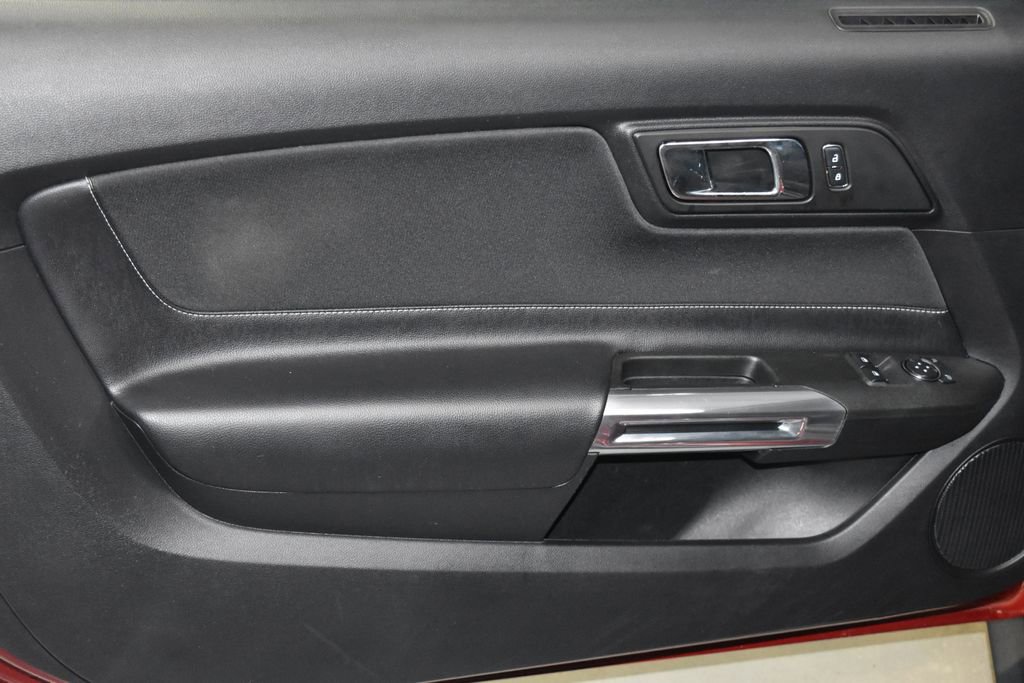 2017 Ford Mustang V6 photo 3