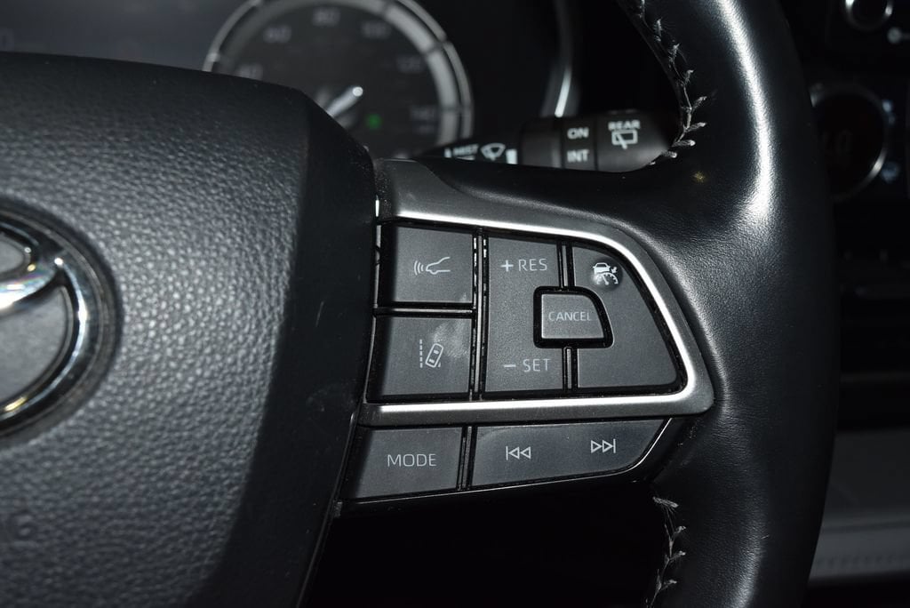 2022 Toyota Highlander XLE - Photo 9