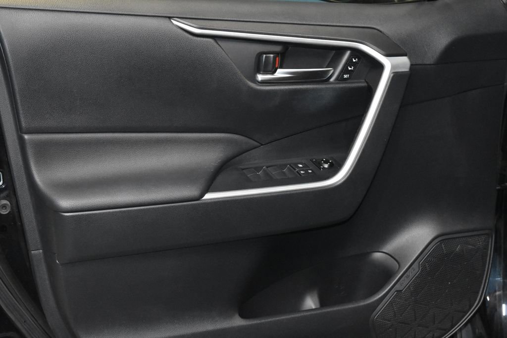 2019 Toyota RAV4 XLE Premium Sport photo 3