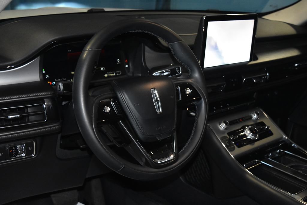 2022 Lincoln Aviator Standard photo 2