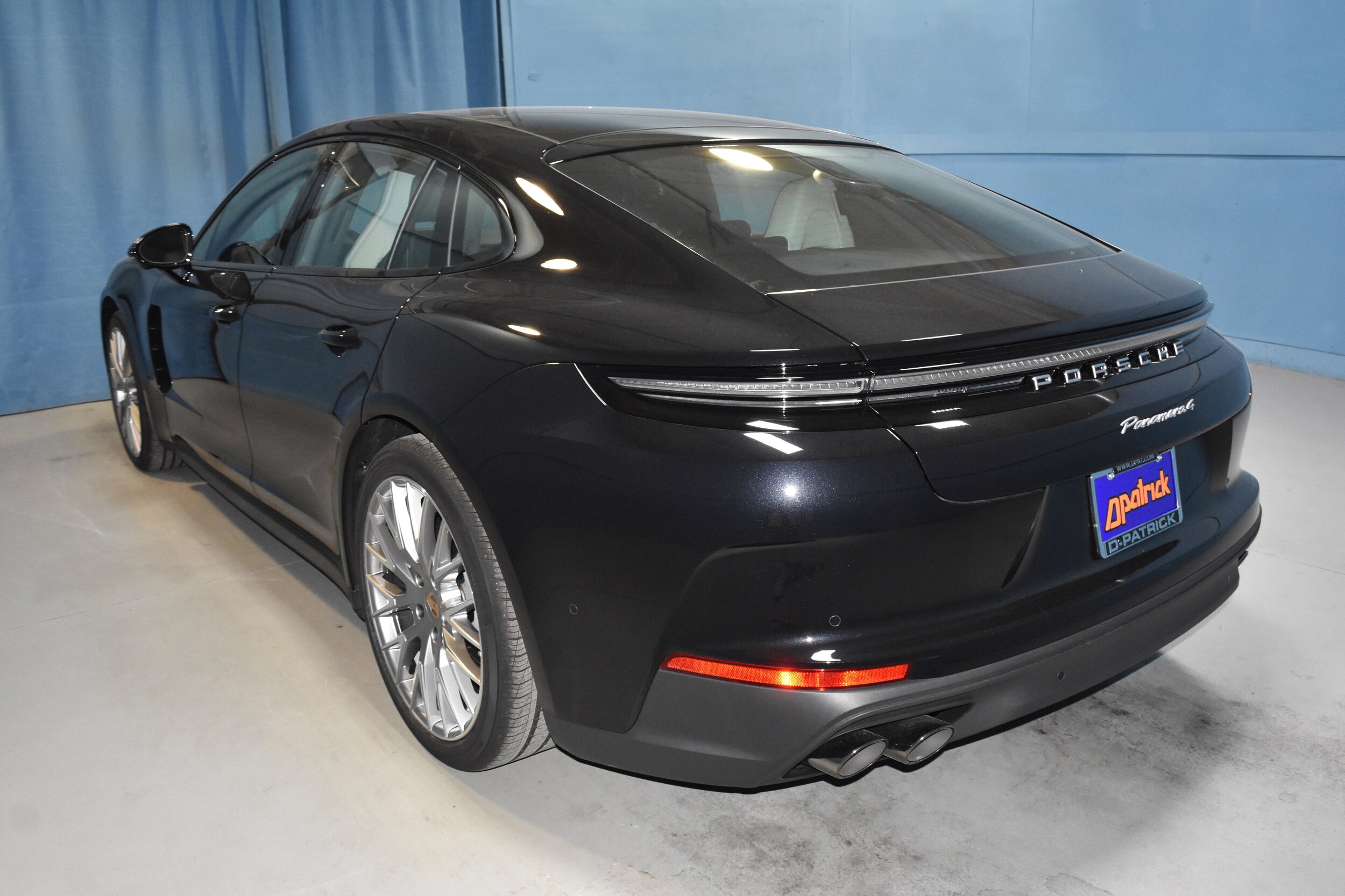 2025 Porsche Panamera 4 photo 4