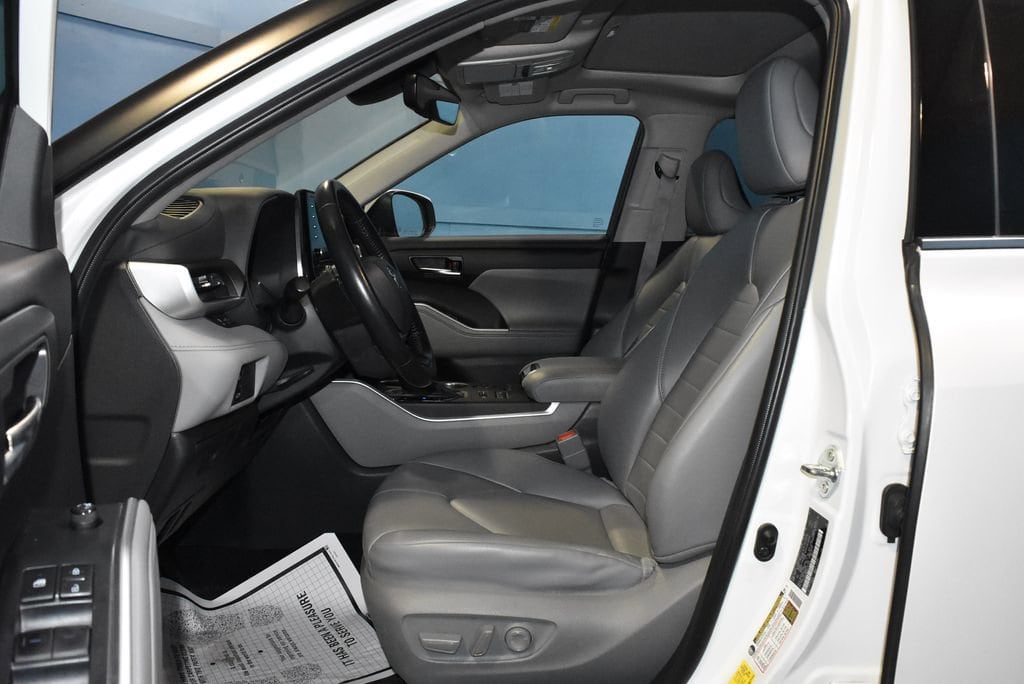 2022 Toyota Highlander XLE - Photo 6