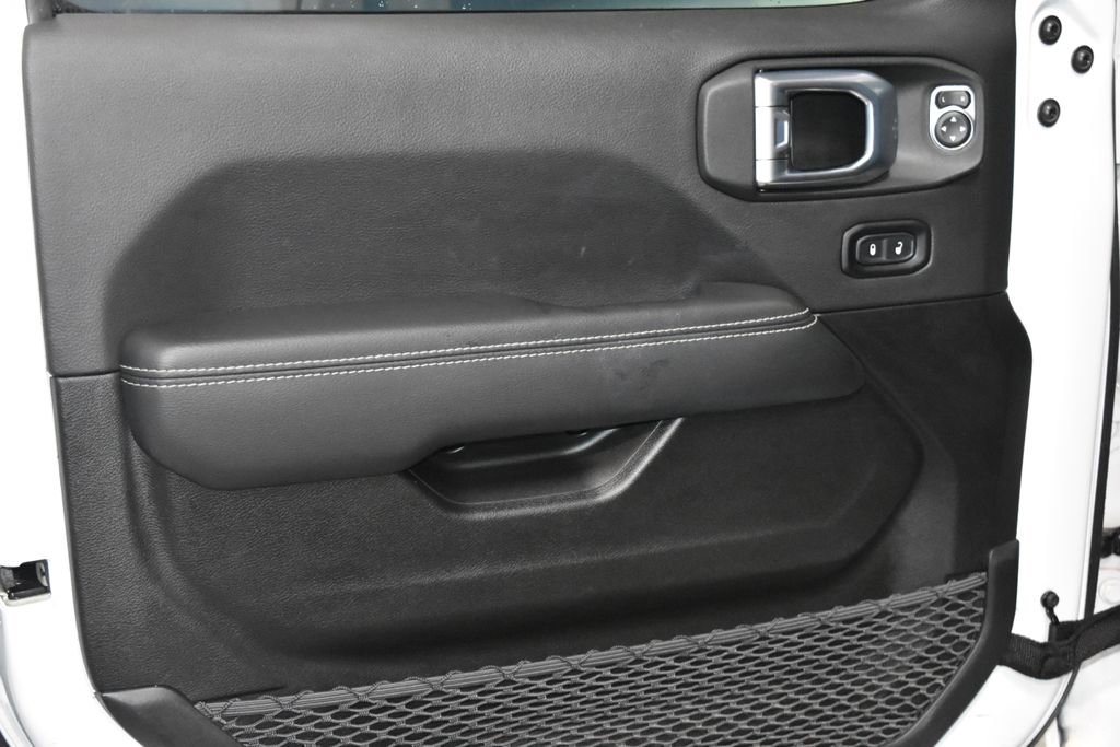 2022 Jeep Wrangler Unlimited Sahara photo 3
