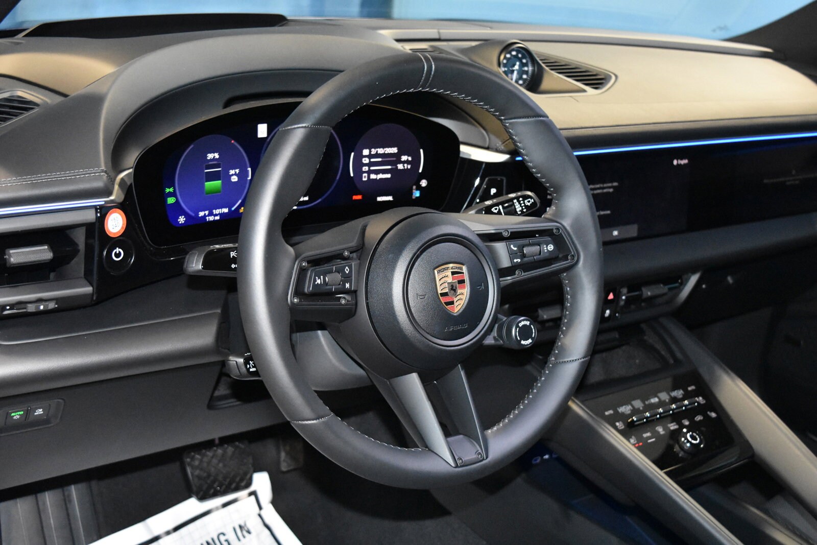 2024 Porsche Macan Electric 4 photo 5