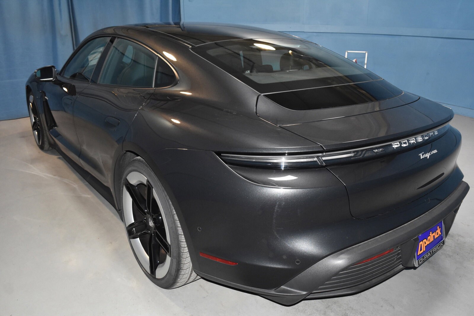 2025 Porsche Taycan photo 4