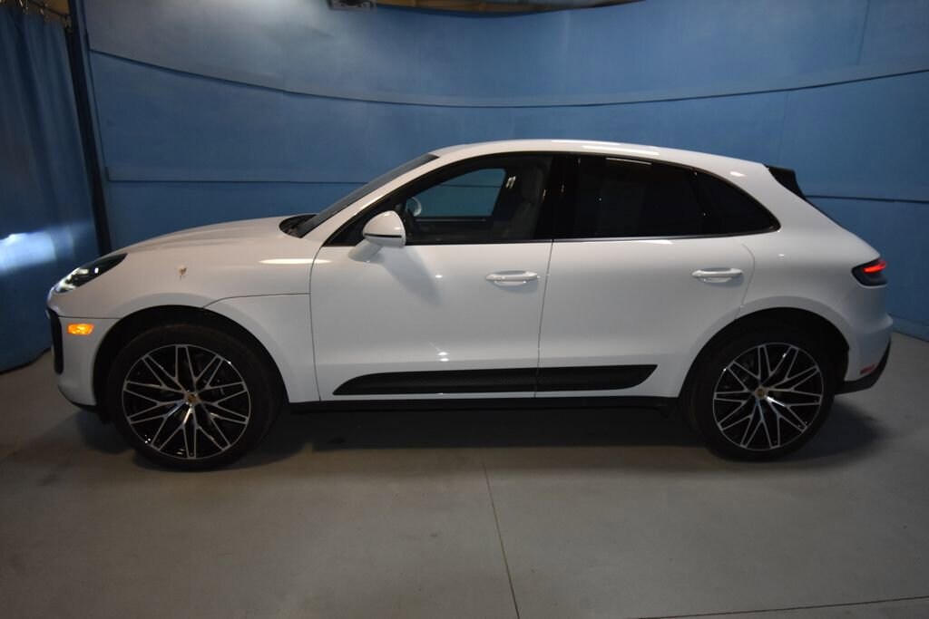 Certified 2025 Porsche Macan 4D Sport Utility