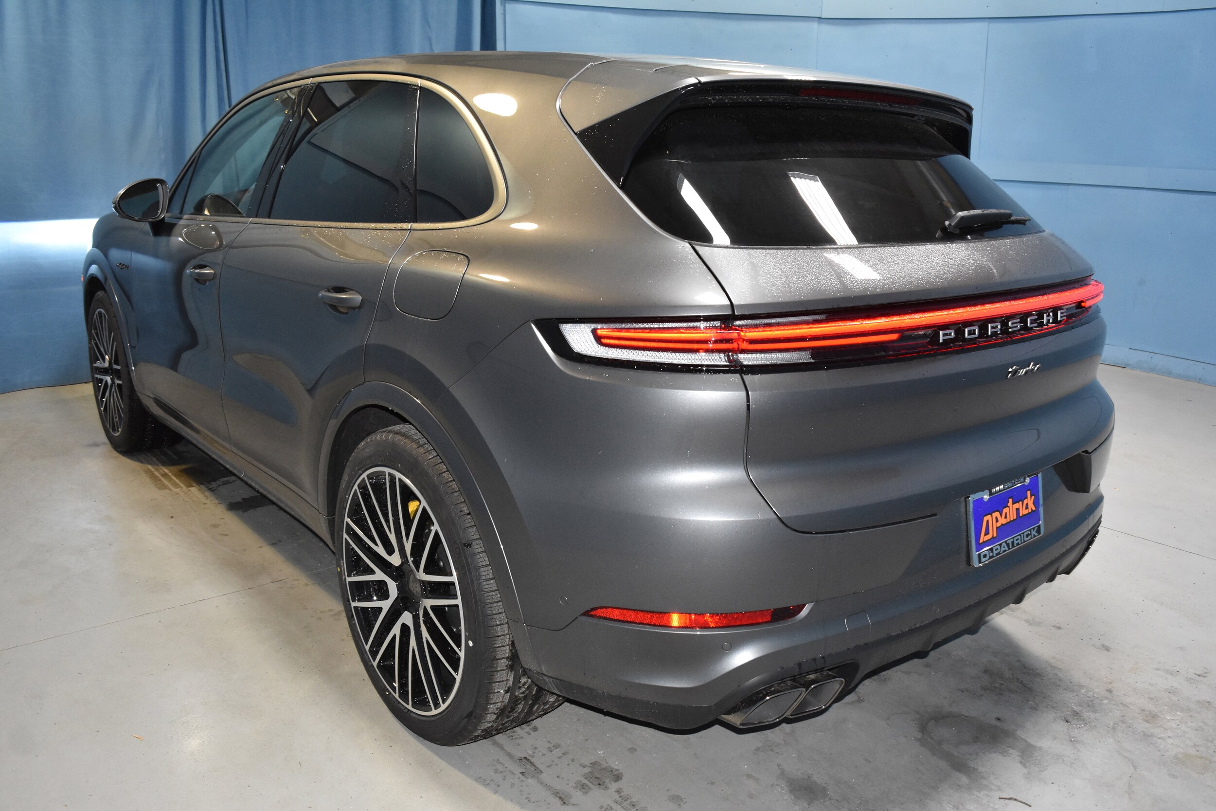 2025 Porsche Cayenne Turbo E-Hybrid photo 4
