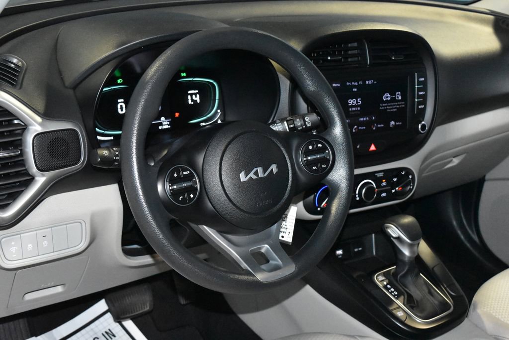 2023 Kia Soul LX photo 3