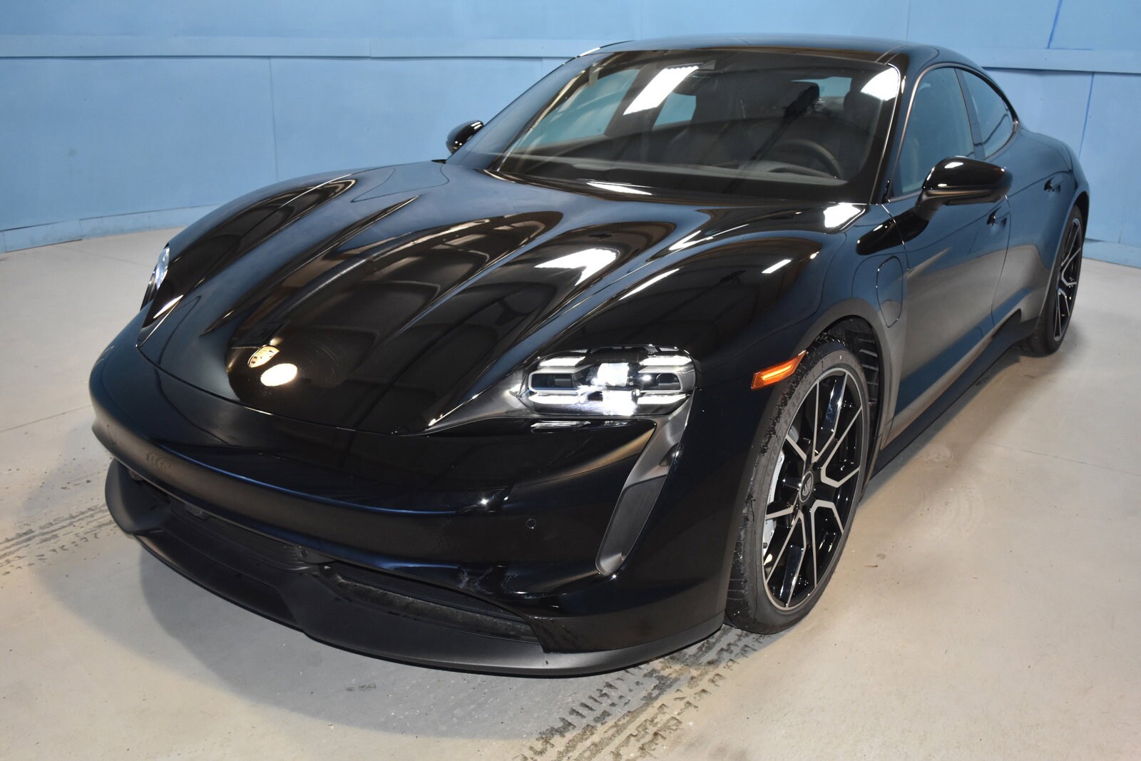2024 Porsche Taycan photo 2