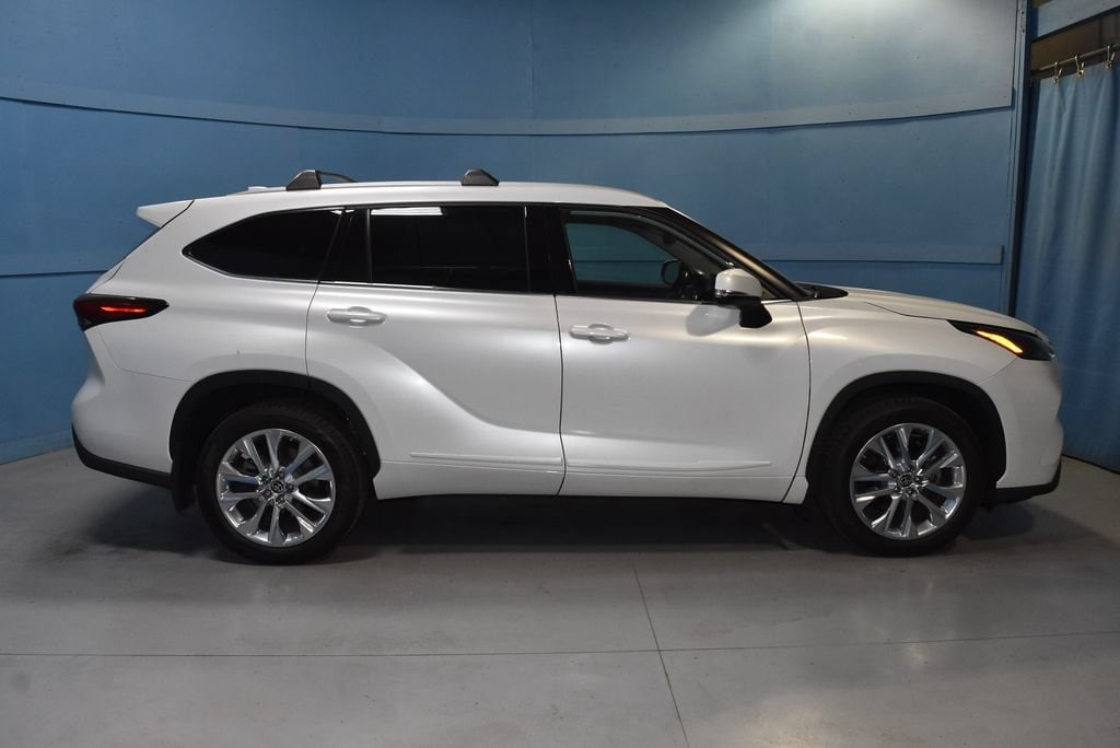 2022 Toyota Highlander XLE - Photo 24