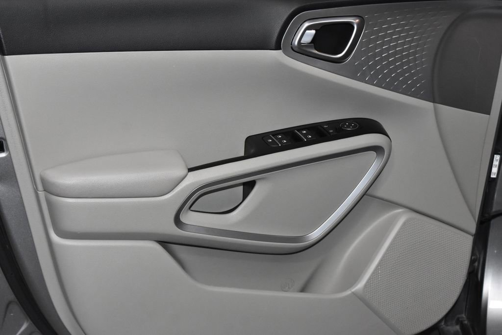 2023 Kia Soul LX photo 4