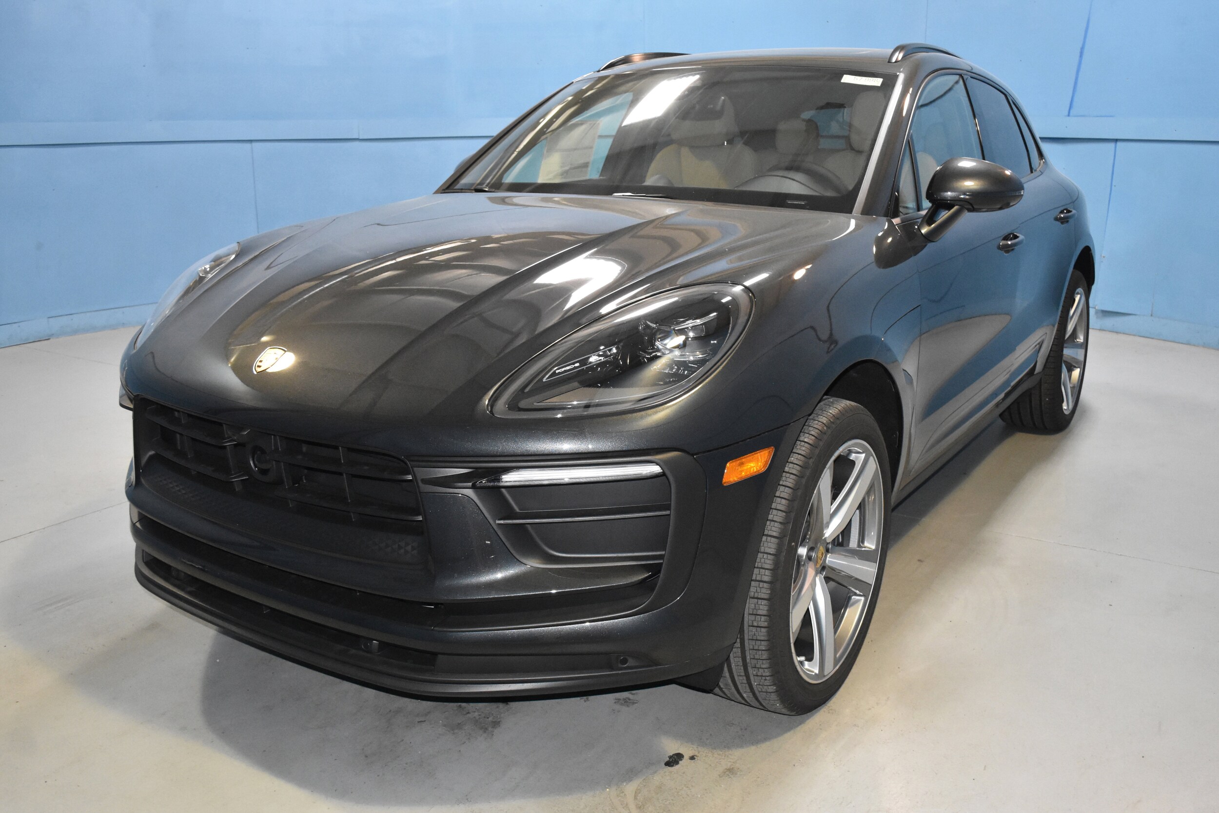2025 Porsche Macan T photo 2