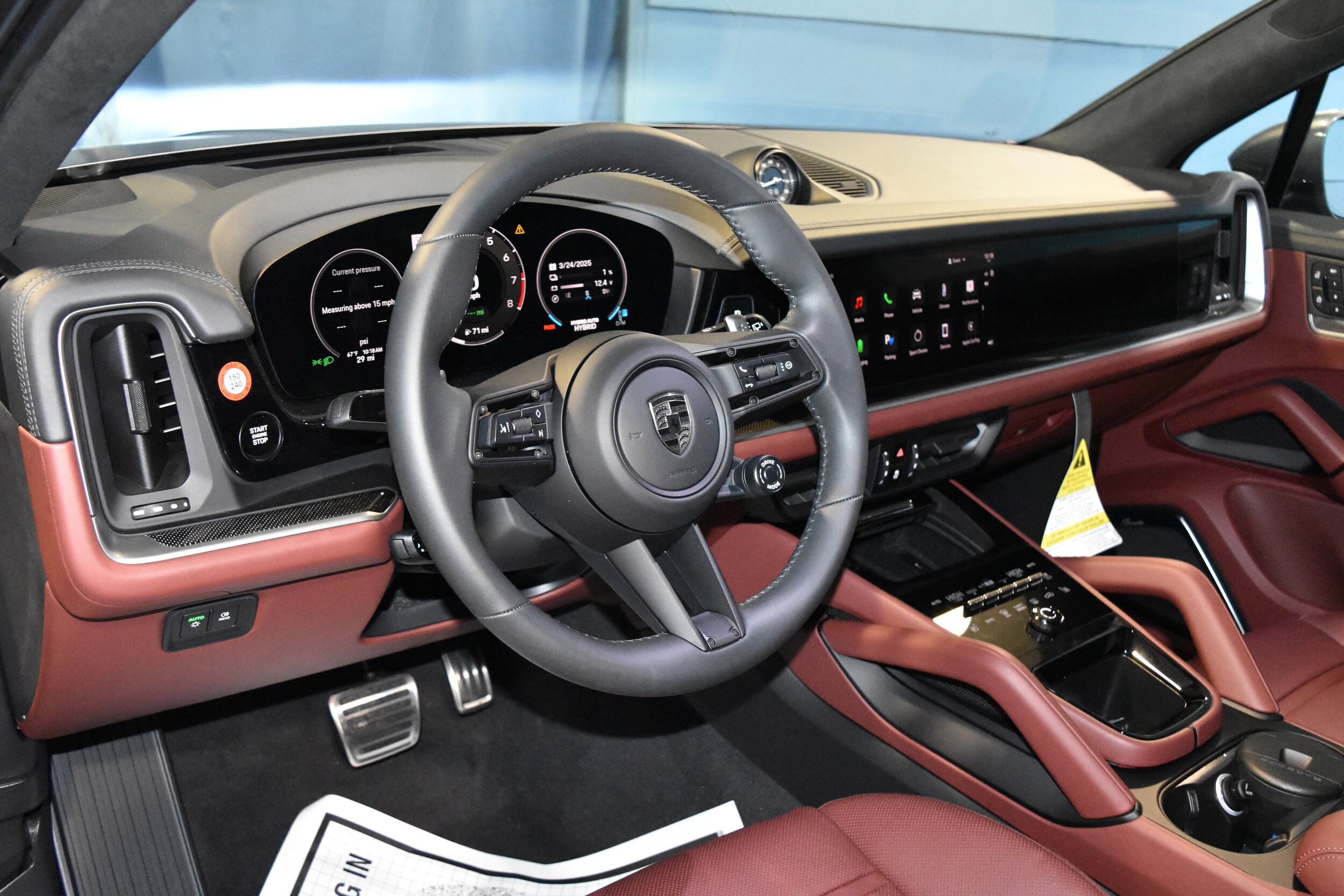 2025 Porsche Cayenne Turbo E-Hybrid photo 5
