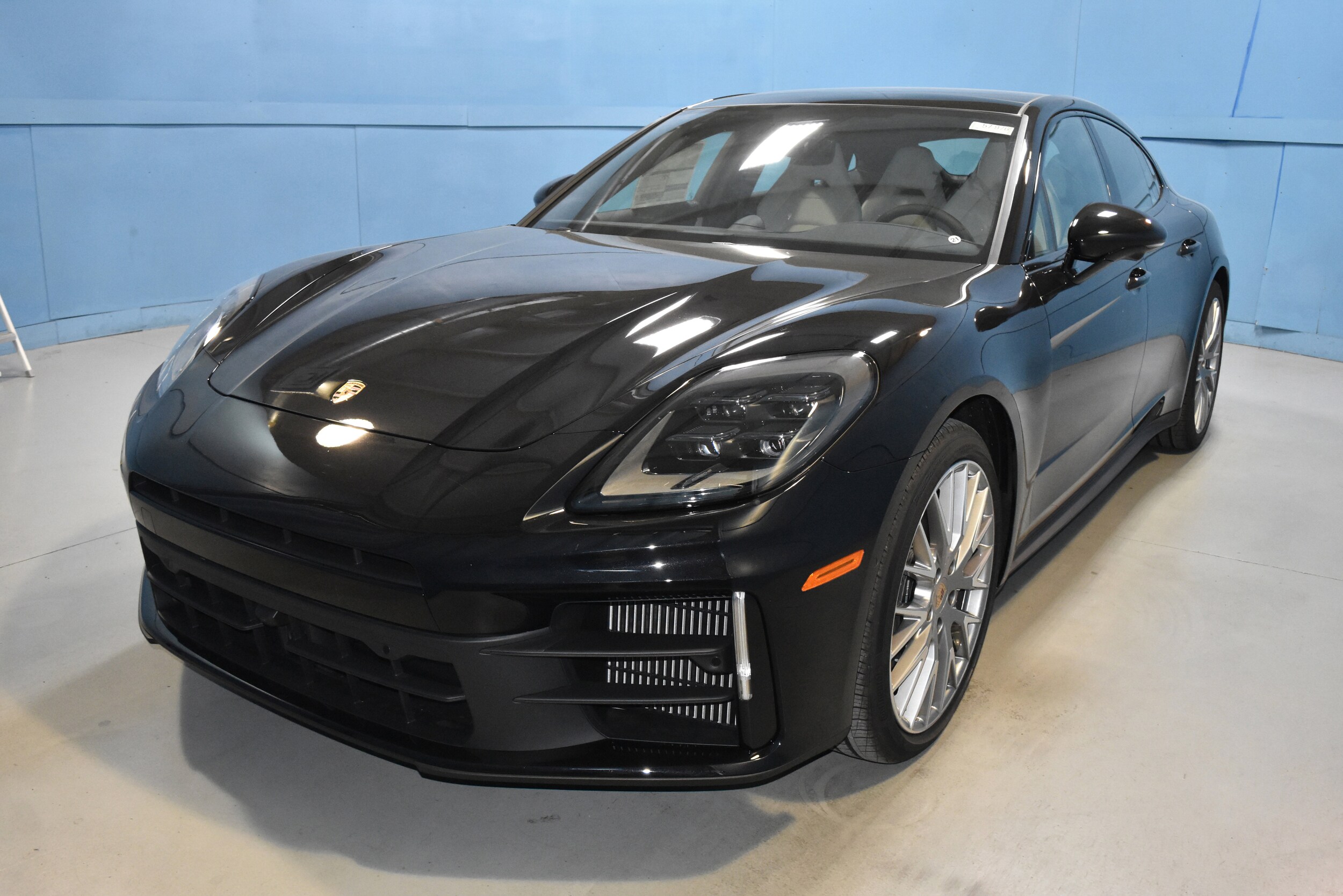2025 Porsche Panamera 4 photo 2