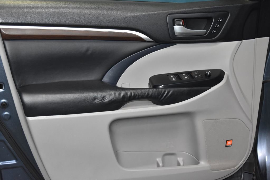 2015 Toyota Highlander Limited photo 3