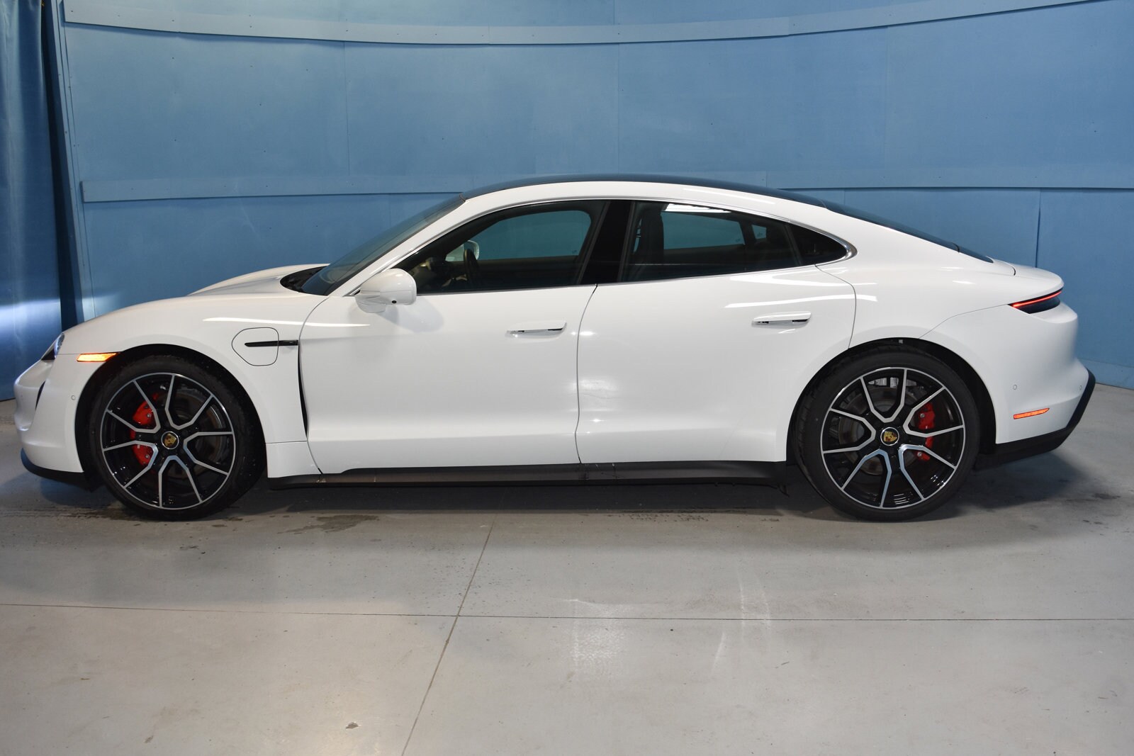 2024 Porsche Taycan 4S photo 3