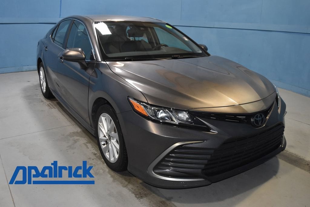 2022 Toyota Camry LE's photo