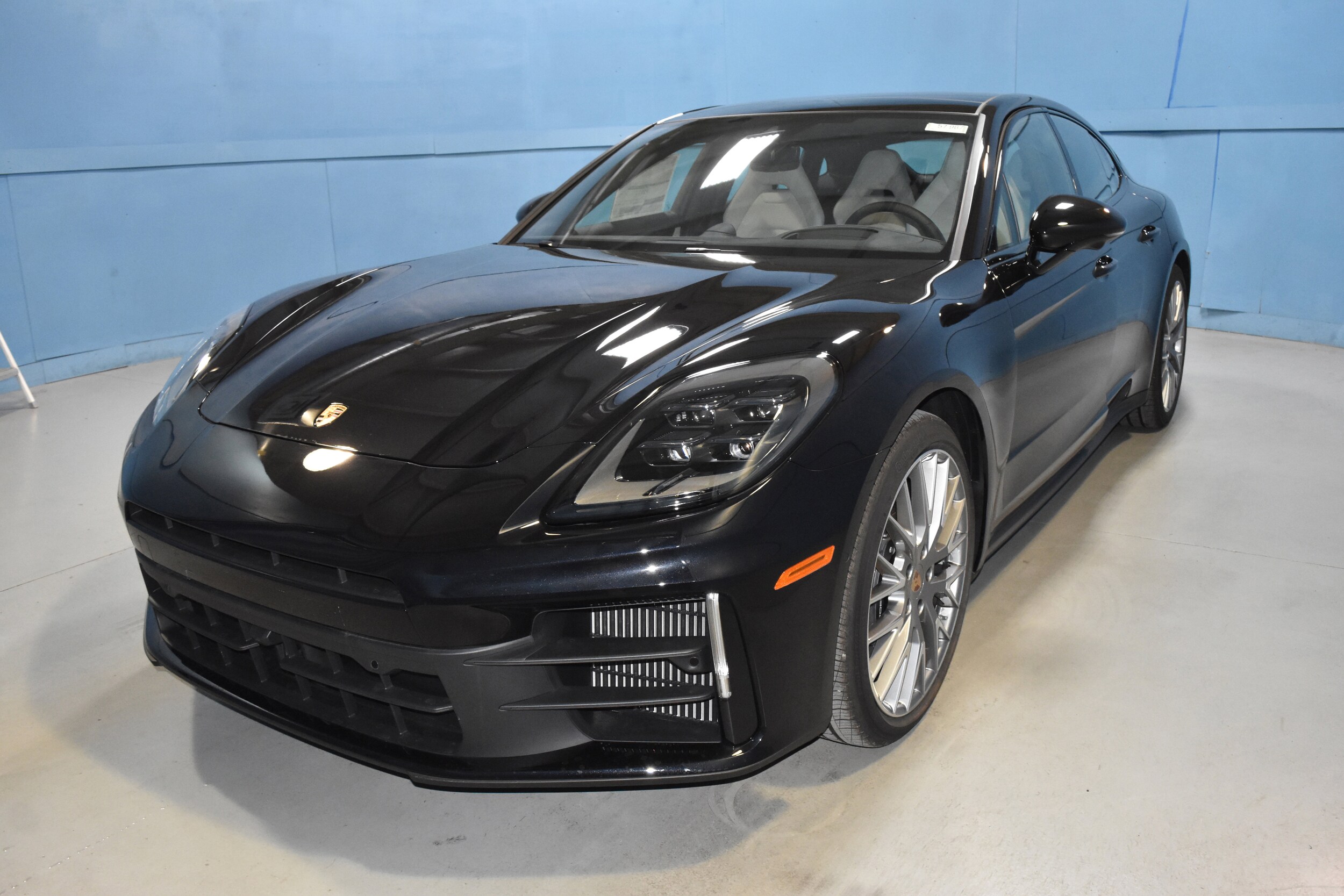 2025 Porsche Panamera 4 photo 2