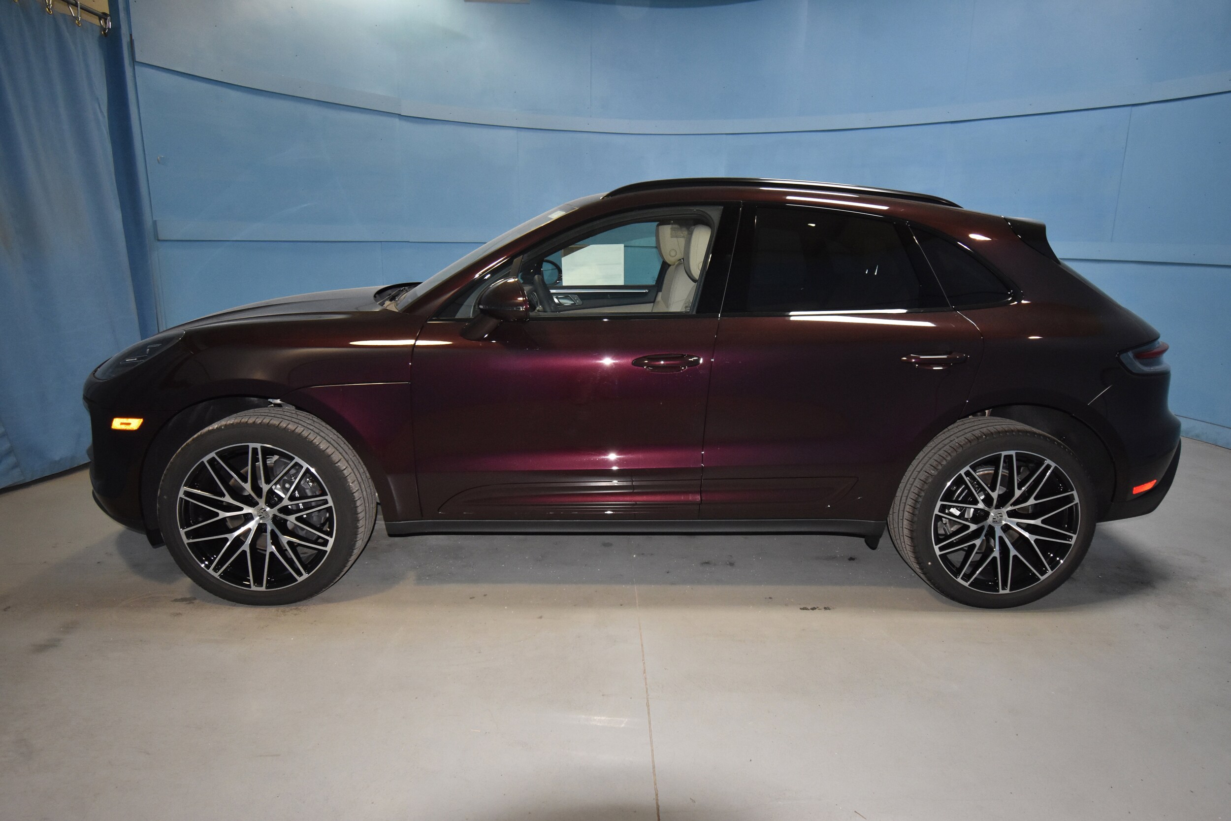 2026 Porsche Macan T photo 2