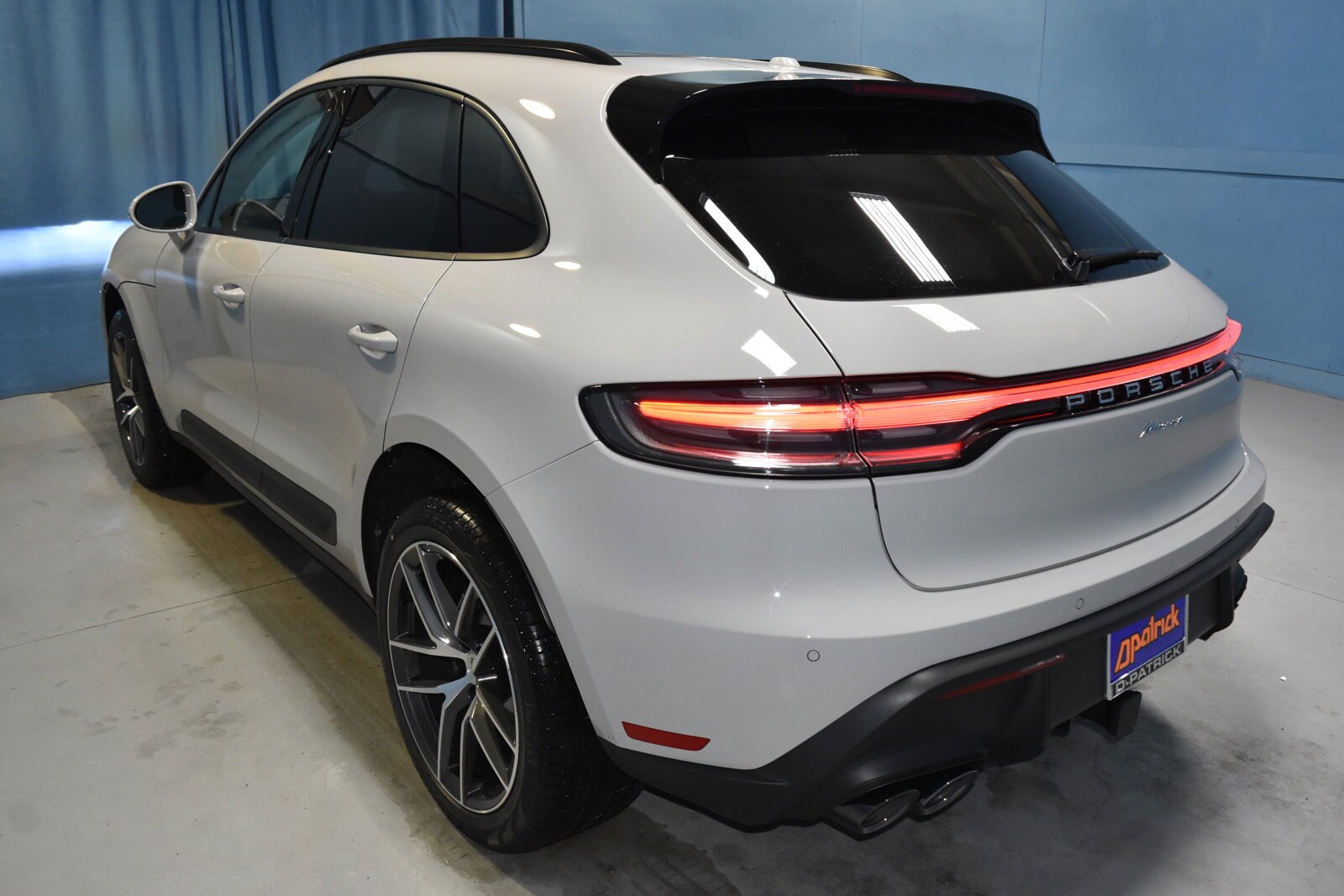 2025 Porsche Macan T photo 4