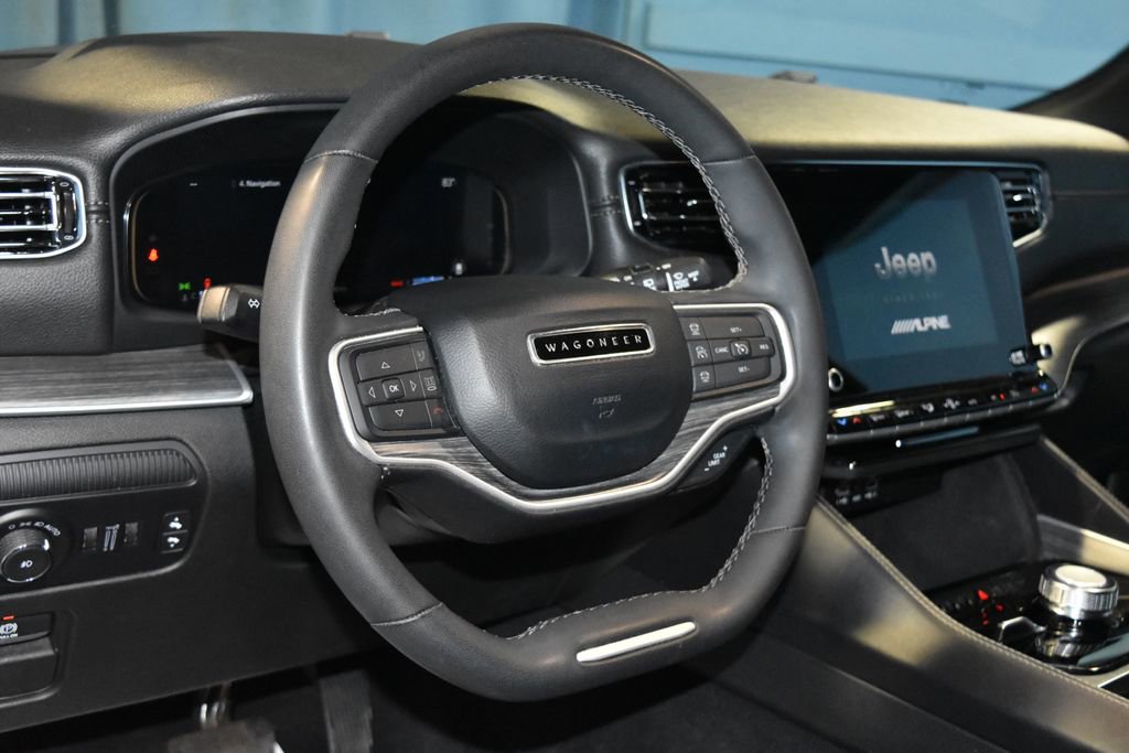 2023 Jeep Wagoneer L Series II photo 2