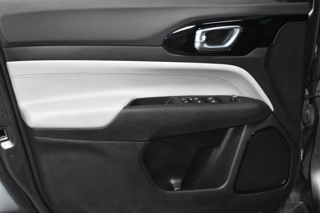 2024 Jeep Compass Limited photo 3