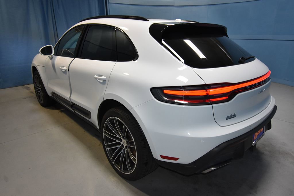 2025 Porsche Macan Base photo 4