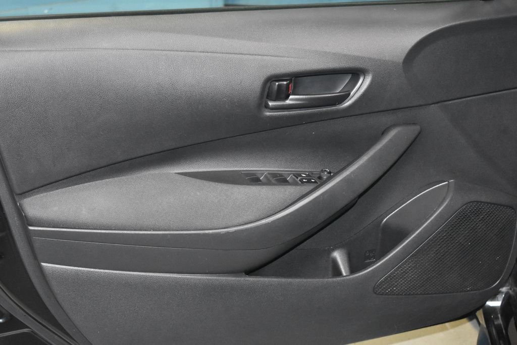 2022 Toyota Corolla LE photo 3