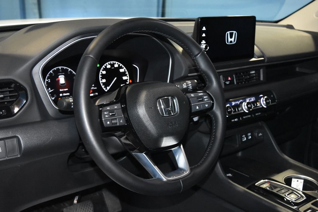 2025 Honda Pilot Touring Sport photo 2