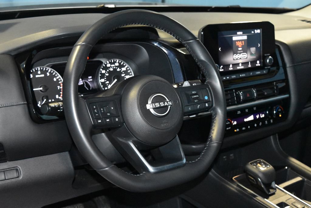 2024 Nissan Pathfinder SV photo 2