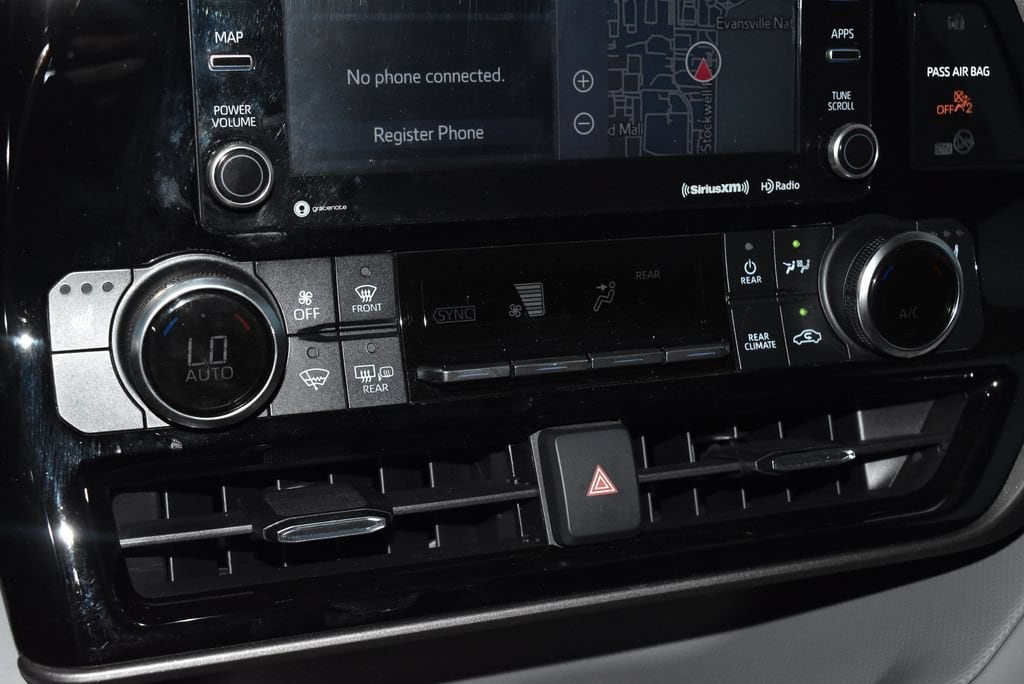 2022 Toyota Highlander XLE - Photo 12