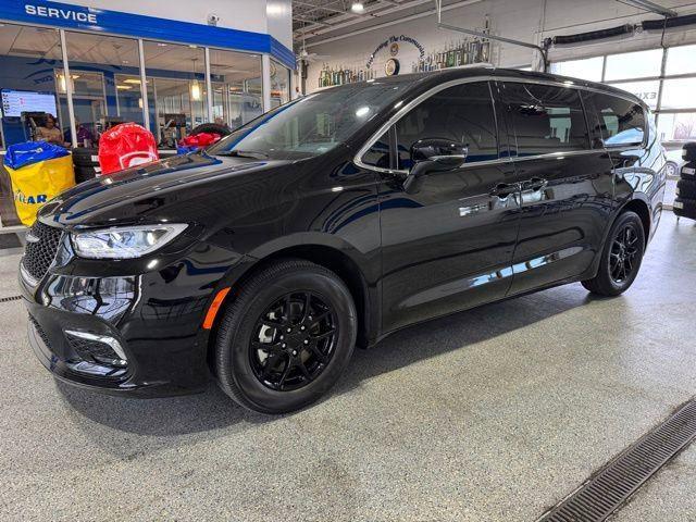 2025 Chrysler Pacifica Select - Photo 7