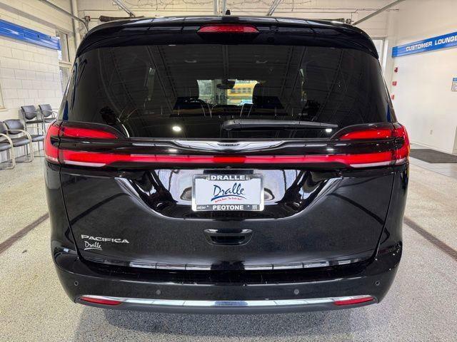 2025 Chrysler Pacifica Select - Photo 13