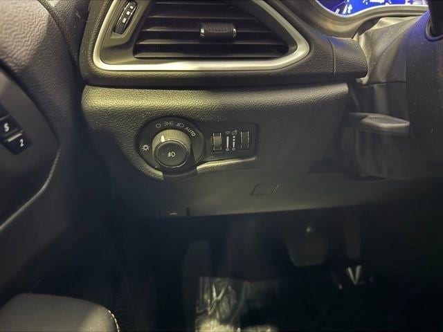 2025 Chrysler Pacifica Select - Photo 19