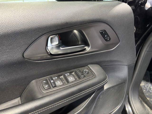 2025 Chrysler Pacifica Select - Photo 9
