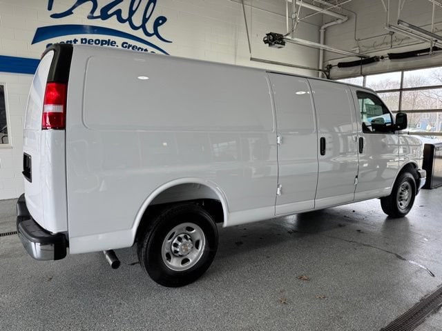 2026 Chevrolet Express Cargo Work Van - Photo 10