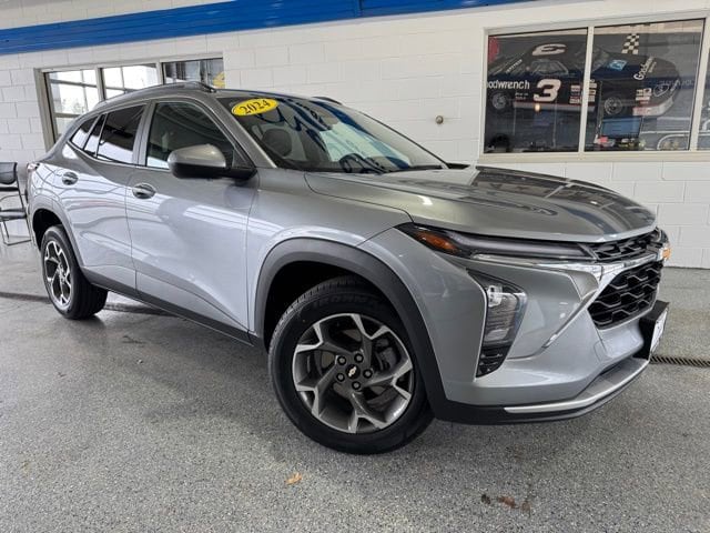 Used 2024 Chevrolet Trax LT with VIN KL77LHE20RC237398 for sale in Peotone, IL