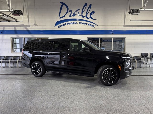 2025 Chevrolet Suburban RST's photo