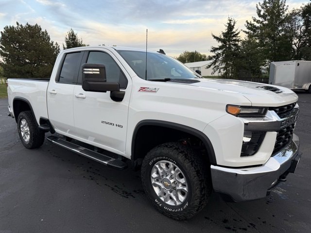 2023 Chevrolet Silverado 2500HD LT photo 3