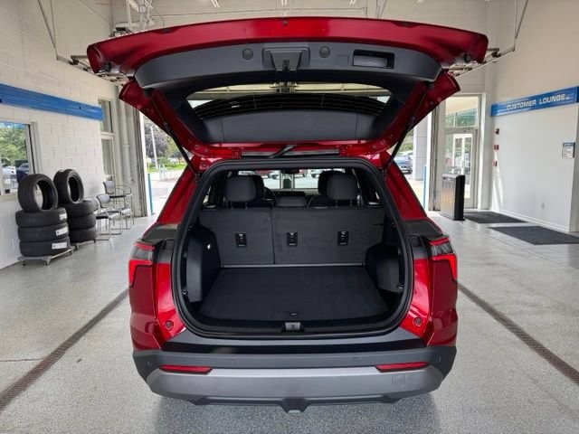 2027 Chevrolet Equinox LT - Photo 10