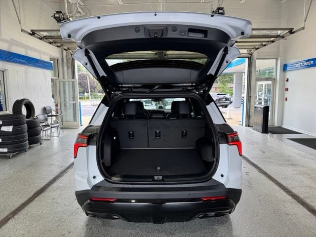2027 Chevrolet Equinox RS - Photo 10