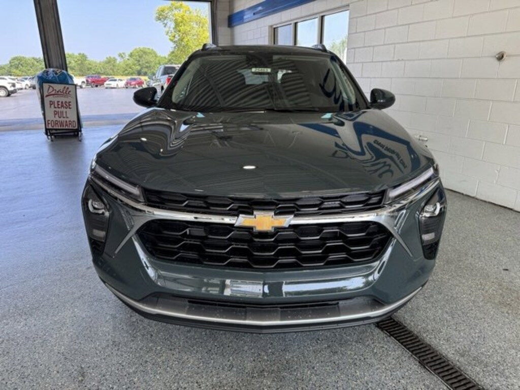 New 2025 Chevrolet Trax LT SUV
