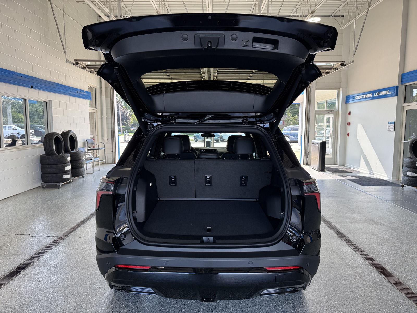 2027 Chevrolet Equinox RS - Photo 10