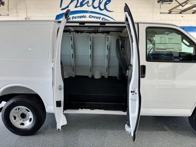 2025 Chevrolet Express Cargo Work Van - Photo 12