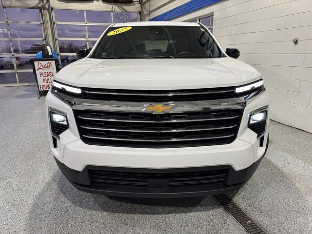 2025 Chevrolet Traverse photo 3