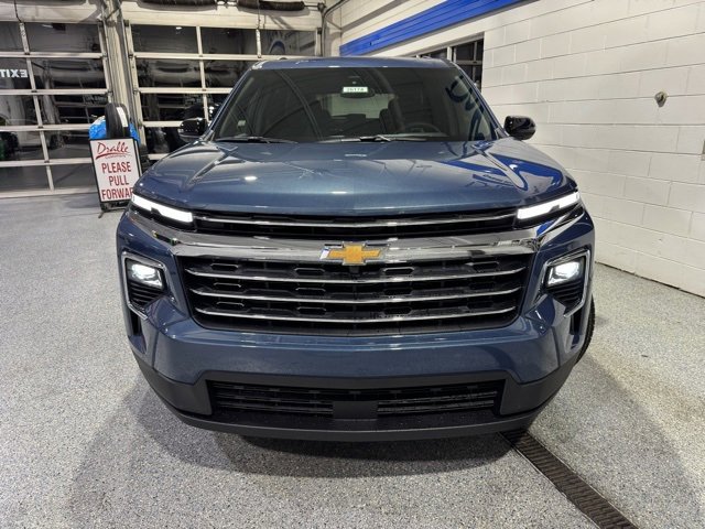 2026 Chevrolet Traverse photo 2