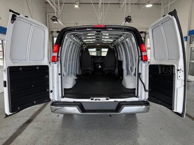 2026 Chevrolet Express Cargo Work Van - Photo 9