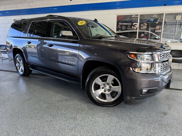 2016 Chevrolet Suburban LT photo 2