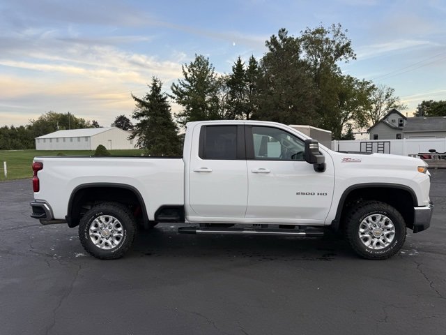 2023 Chevrolet Silverado 2500HD LT photo 4